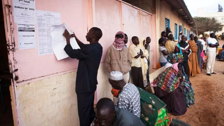 Le Sénégal - les contre-performances de la démocratie ou une jeunesse