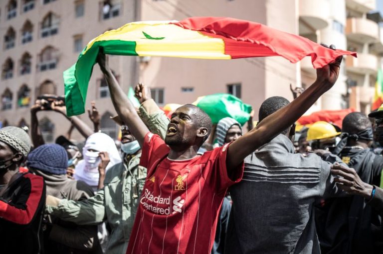 Le Sénégal : les germes de la violence et de l’instabilité politique et sociale et l’appel du large