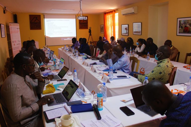 Table ronde dexperts sur la gestion des ressources naturelles au Goree Institute