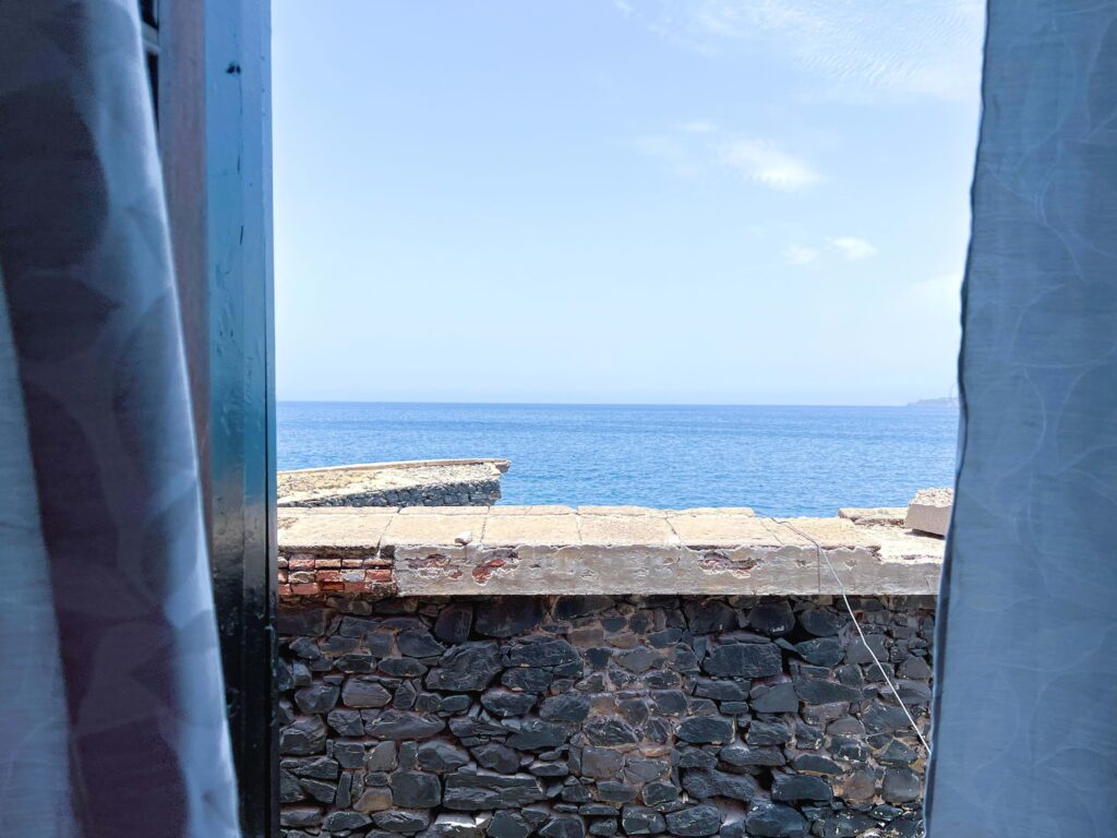 Centre de conférence TERAL 13 Vue sur l’océan depuis les remparts de Gorée
