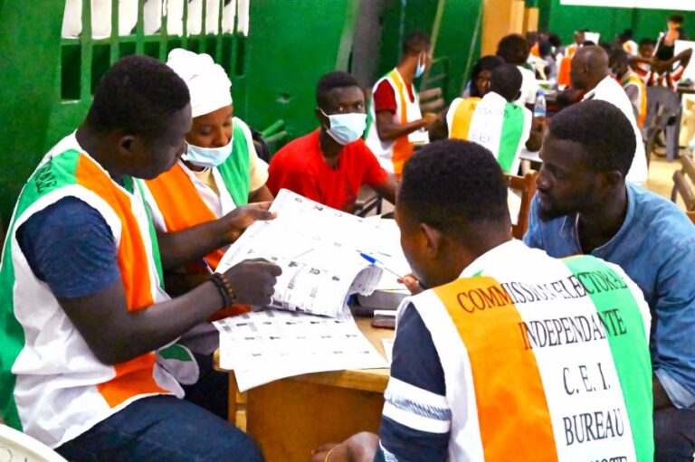 Cote dIvoire voting officials